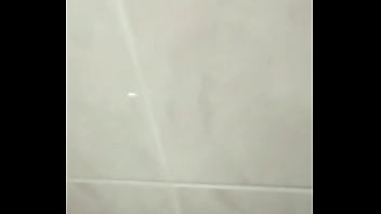 « mon step bro me traque ça se termine en douche de sperme» ici tu as la