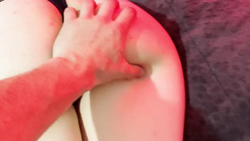 Diaba não se aguenta e dá no pelo a bucetinha