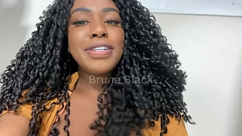 Joi cheia de tesão toquei uma siririca bem gostoso e gozei muito esguichando