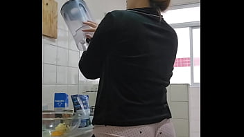 Nesse frio eu fico com os farol acesso e a buceta úmida o tempo todo