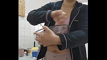 Nesse frio eu fico com os farol acesso e a buceta úmida o tempo todo