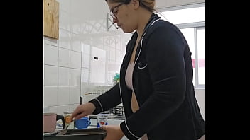 Nesse frio eu fico com os farol acesso e a buceta úmida o tempo todo