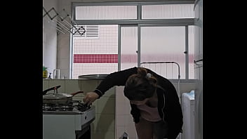 Nesse frio eu fico com os farol acesso e a buceta úmida o tempo todo