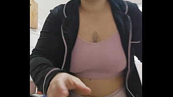 Nesse frio eu fico com os farol acesso e a buceta úmida o tempo todo