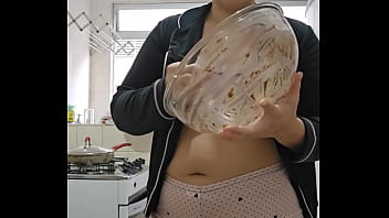 Nesse frio eu fico com os farol acesso e a buceta úmida o tempo todo