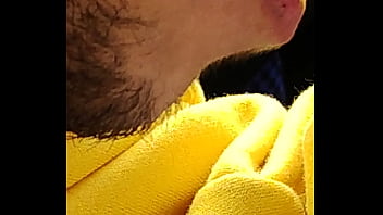 Oso Maduro Traga Todo En Un Restaurant Japonés thumbnail