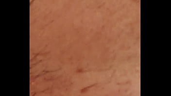 Oso maduro traga todo en un restaurant japonés