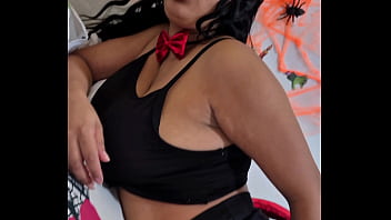Mi puta venezolana acaba de llegar del darien aquí en estados unidos y lo primero que hace es follar en hallowen