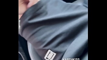 Uma Mão No Volante E Outra Fazendo Um Agrado Bem Gostoso thumbnail