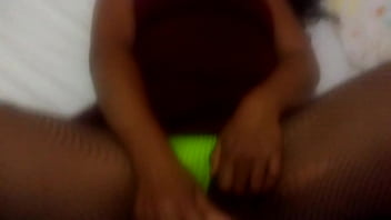 Masturbandome un poco