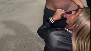 Esposa faz solteiro fica louco de tesão com um esfregar esfregar transando bem gostoso sem camisinha Esposa faz solteiro fica louco de tesão com um esfregar esfregar transando bem gostoso sem camisinha