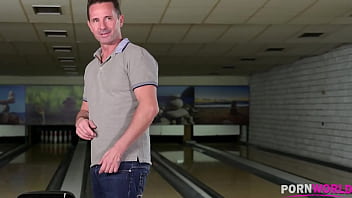 2 chicos afortunados en la bolera anissa kate & nataly gold