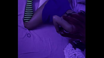 Atrapada masturbandose por compañero de cuarto