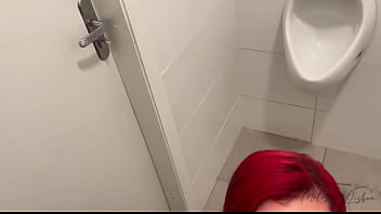 Quero sair daqui com tua porra escorrendo no meu cu e as pernas tremendo