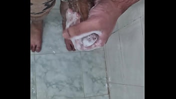 Tomando Banho E Lavando O Meu Penis thumbnail