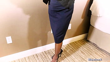 Lucky alec knight fucks maxine's throat as she rides that long dildo