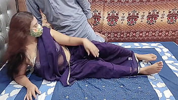 Indian desi bhabhi sex video bhabhi looks gorgeous in saree clear hindi audio