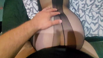 Smelly dick goes into her mouth she is in tights and she make a cowboy fuck