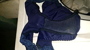 Tanga de encaje rico