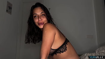 Se folla a la esposa de su hermano y se corre dentro de su coño