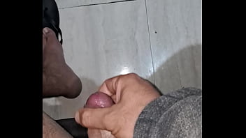 Meu Mini Pau Esquentando E Gozando thumbnail