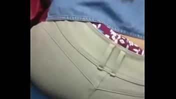 Me muestra el culo para masturbarme