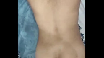 Mi vecino me mete su verga antes de que llegue mi esposo