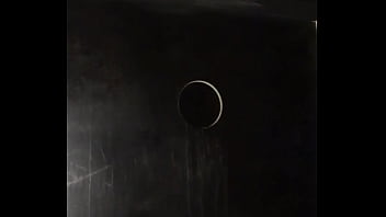 Ruiva casada depois de chupar o marido vai na casa de swing sozinha a fode com um desconhecido sem camisinha e leva gozada na cara