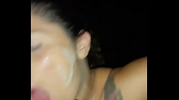 Ruiva casada depois de chupar o marido vai na casa de swing sozinha a fode com um desconhecido sem camisinha e leva gozada na cara