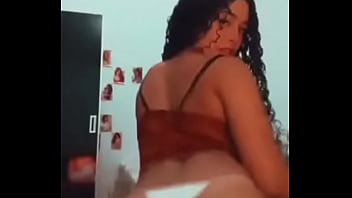 Novinha só de calcinha