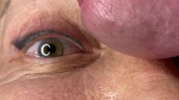 Mature lady facecum huge load on eye