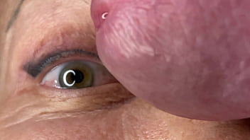 Mature lady facecum huge load on eye