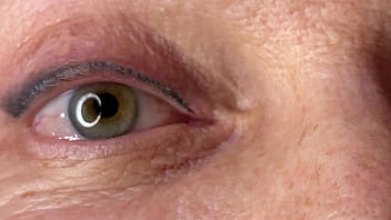 Mature lady facecum huge load on eye