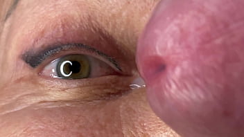 Mature lady facecum huge load on eye