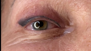 Mature lady facecum huge load on eye