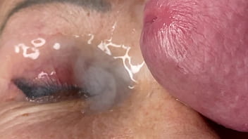 Mature lady facecum huge load on eye