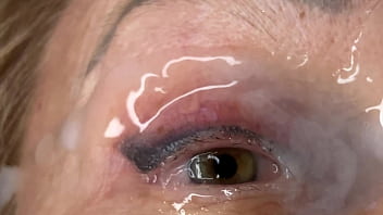 Mature lady facecum huge load on eye