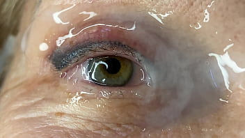 Mature lady facecum huge load on eye