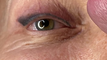 Mature lady facecum huge load on eye