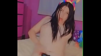 Linda jovencita es bien caliente