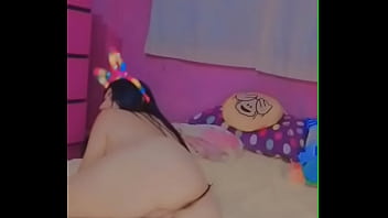 Linda jovencita es bien caliente