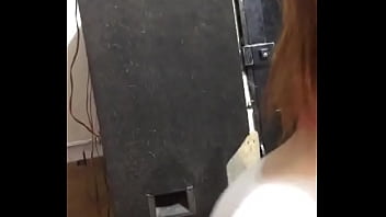 Chica de tk tk con el culo grande