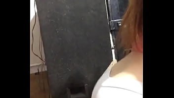 Chica de tk tk con el culo grande