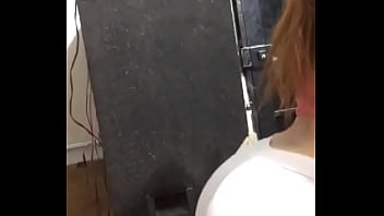 Chica de tk tk con el culo grande