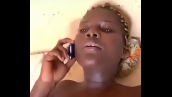 Son marie l’appelle pendant la baise