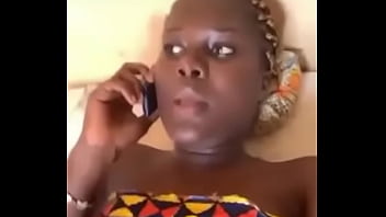 Son marie l’appelle pendant la baise