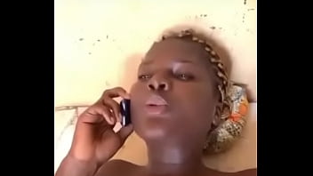 Son marie l’appelle pendant la baise