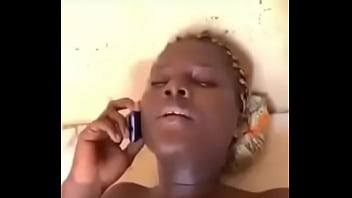 Son marie l’appelle pendant la baise