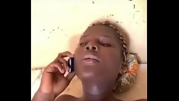 Son marie l’appelle pendant la baise