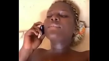 Son marie l’appelle pendant la baise